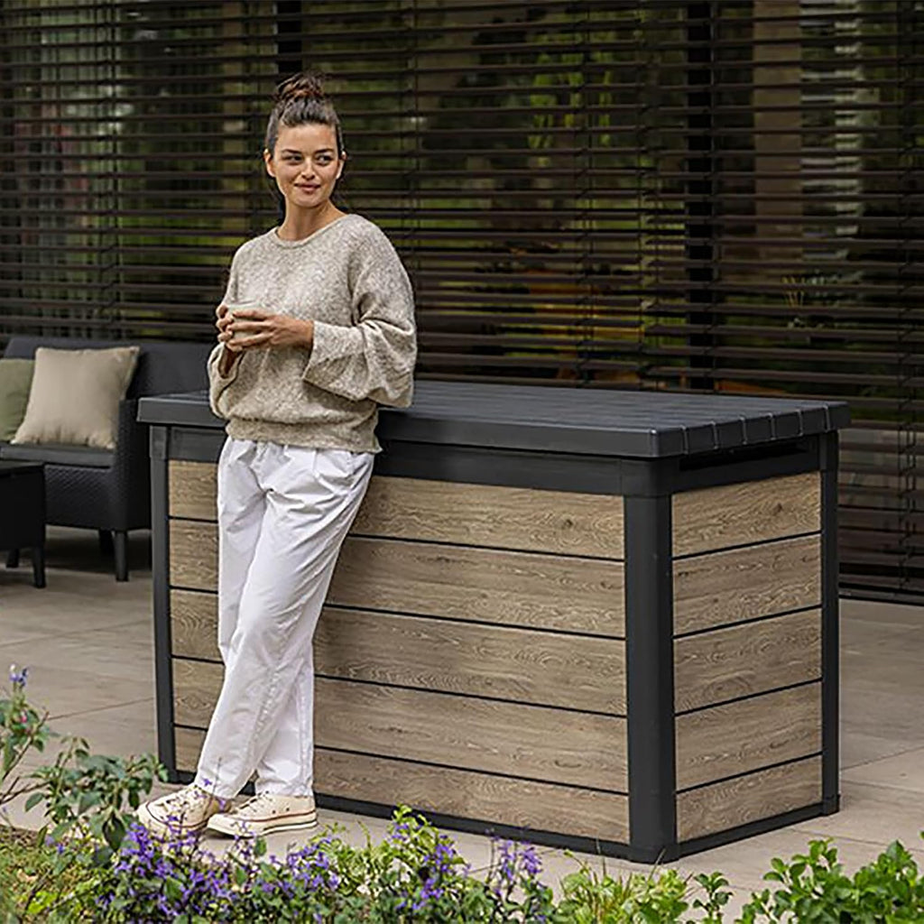Keter Signature 757L Outdoor Storage Box – Ashwood Brown | DecoCoat Wood-Effect Finish | Weatherproof, Lockable & Hydraulic Lid | Durable Double-Wall Resin for Garden Cushions, Tools & More